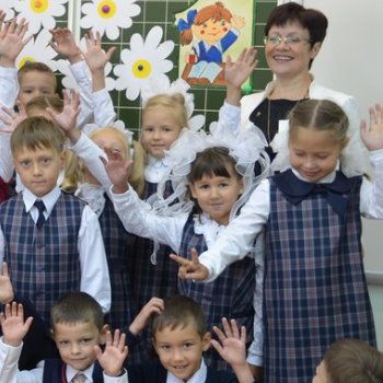 Класс в школьной форме: Октябрьская школа, 1 «А» класс, Ижевск